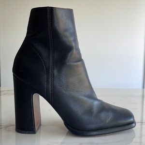 TOPSHOP black faux leather ankle boot size 9